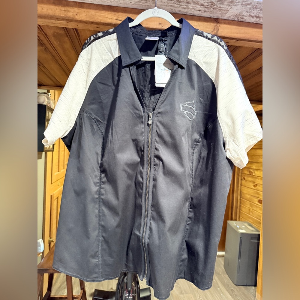 Harley Davidson zip up top 
Women’s 3W
New with tags
Black tan and lace